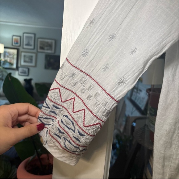 Johnny Was White Blouse with Red and Blue Embroidery - Picture 14 of 16